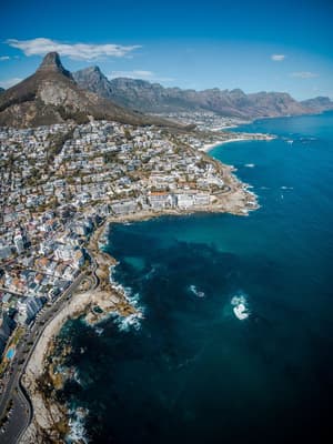 ZACPT Cape Town city beside body of water and mountains Dan Grinwis.jpg Photo